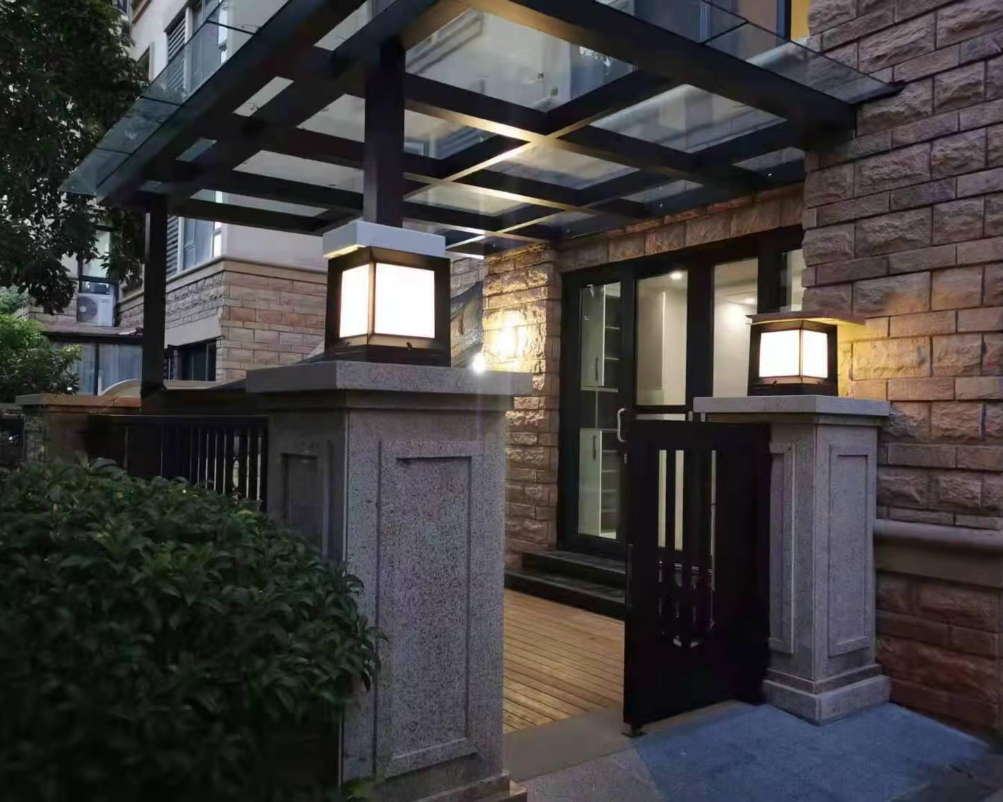 Elegance Solar LED Lamp