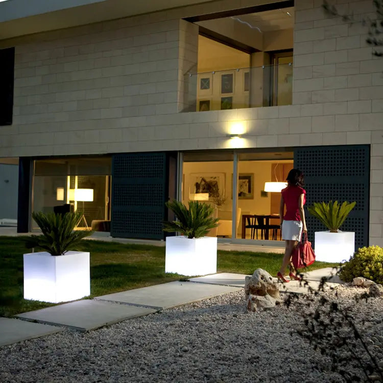 Pot de fleurs solaire à LED