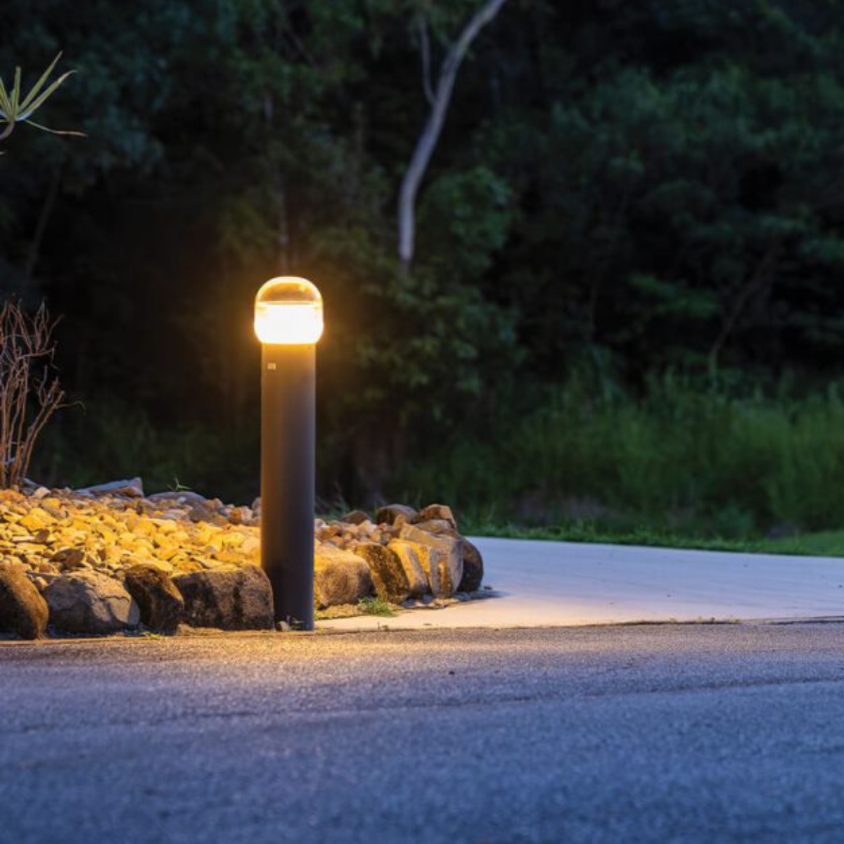 Solar tracking light kit