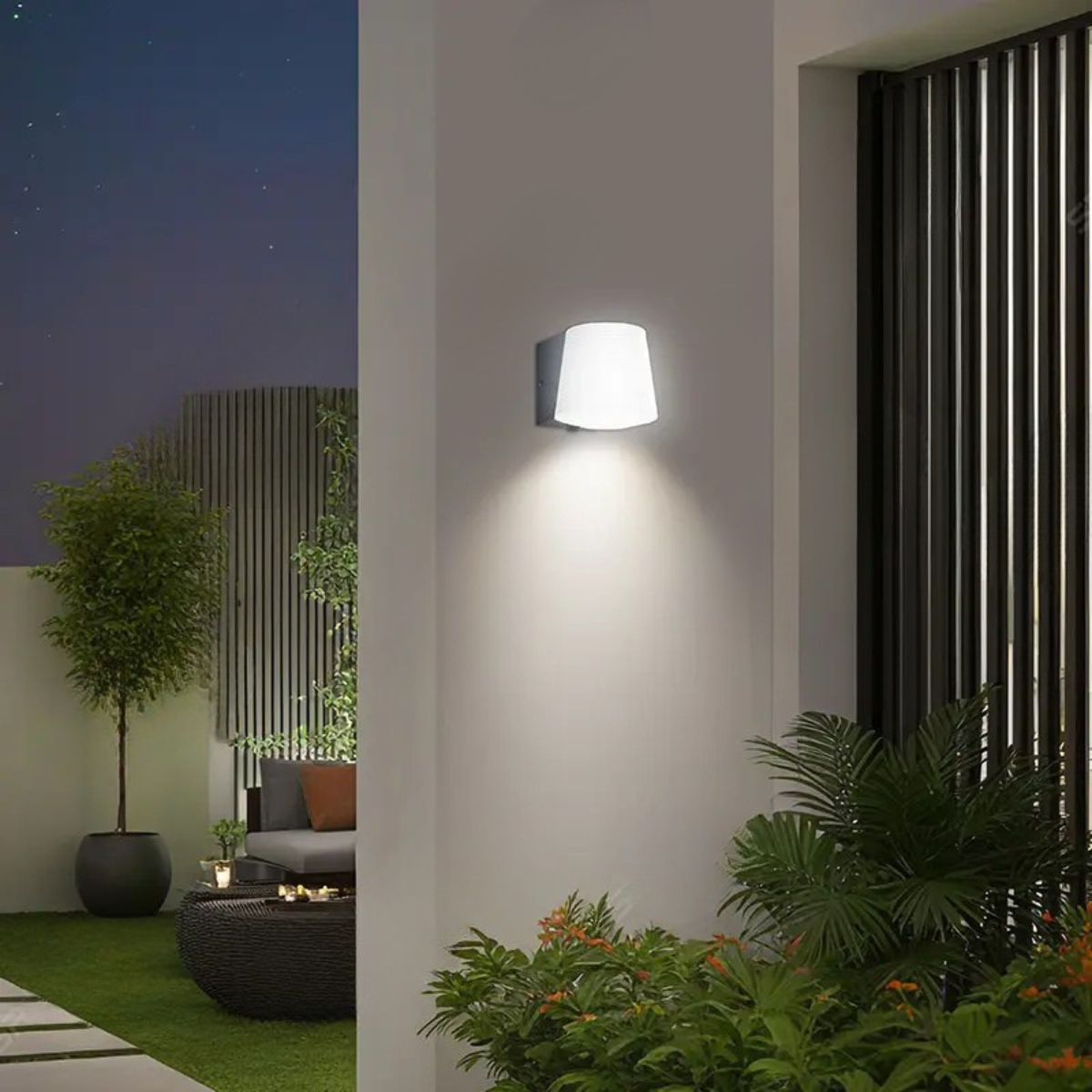 3-IN-1 Garden/Wall Light