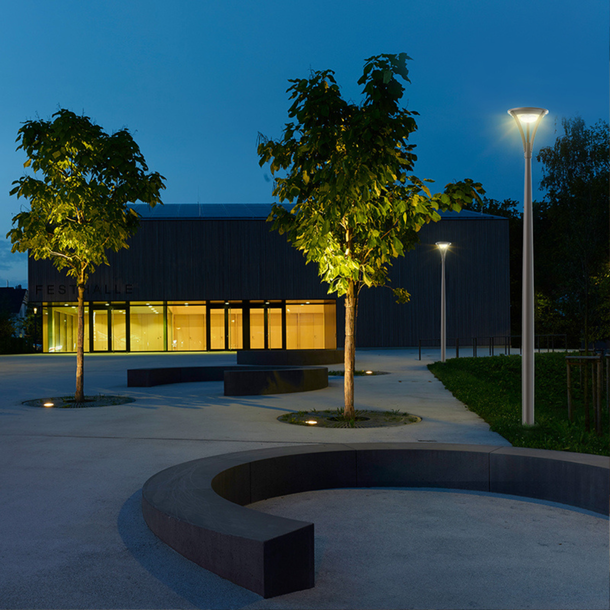 Landscape solar streetlamp