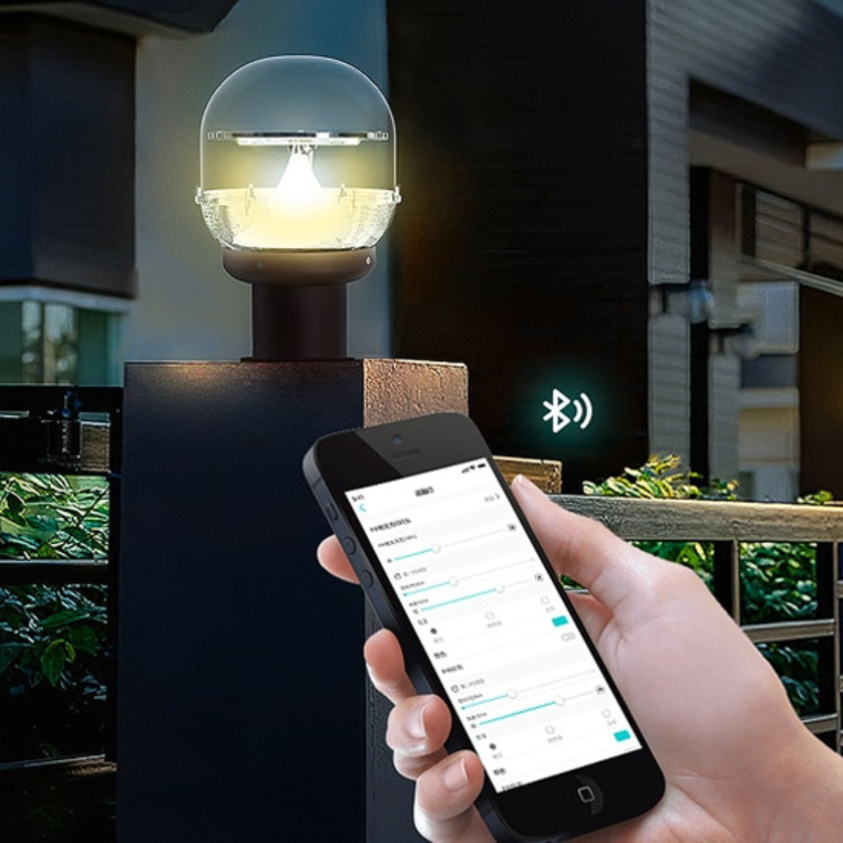 Solar tracking light kit