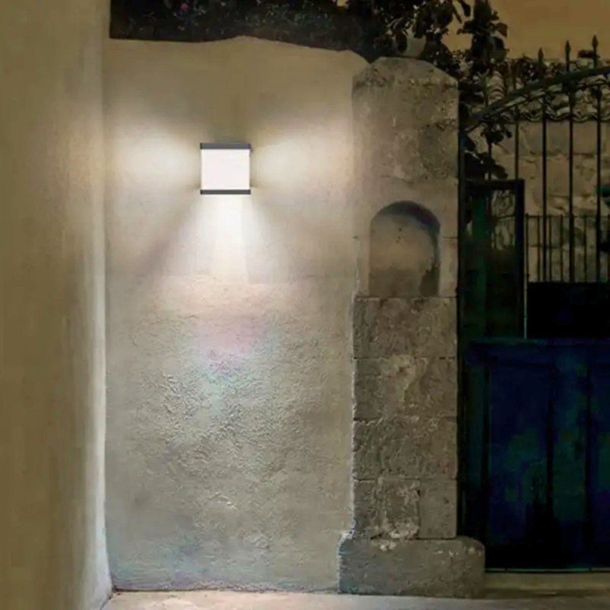 Solar Movable Wall Light