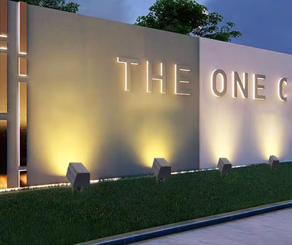 Solar LED landscape spotlight