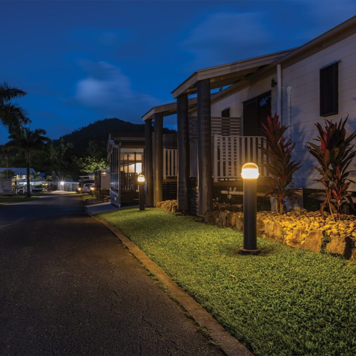 Solar tracking light kit